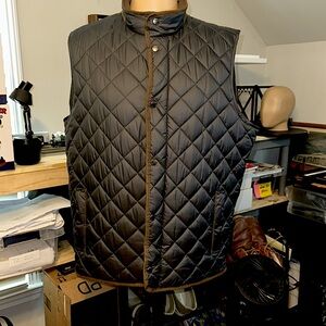 PETER MILLAR QUILTED LIGHTWEIGHT VEST
BLACK WITH BROWN TRIM and Lining